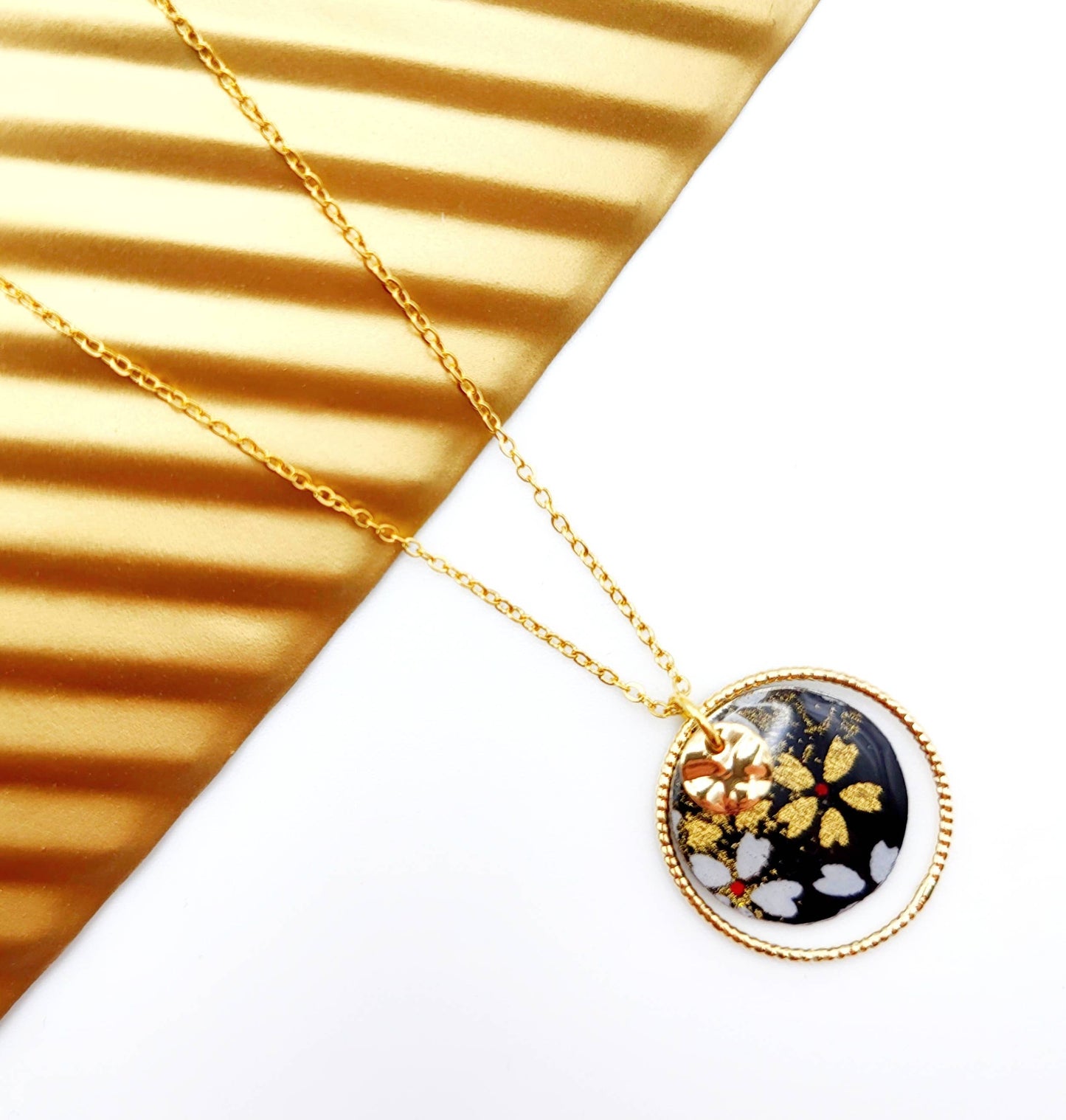 Collier Hinata
