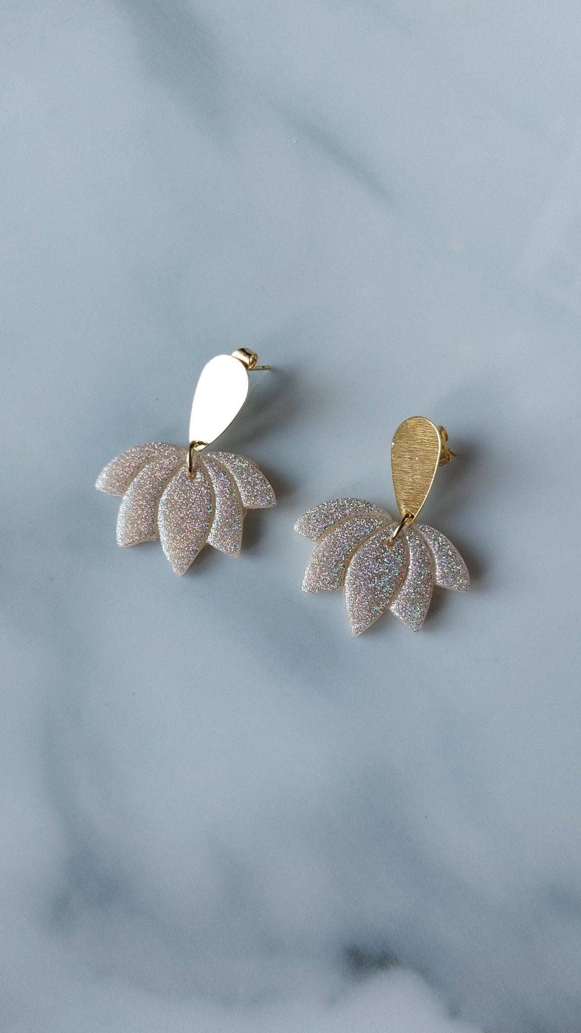 Boucles d'oreilles florales à effet holographique