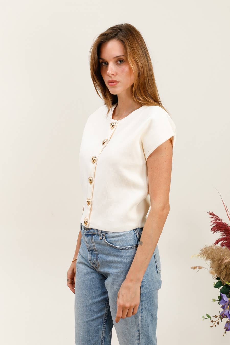 Gilet court maille unie avec détail boutons cœur dorés LZ002