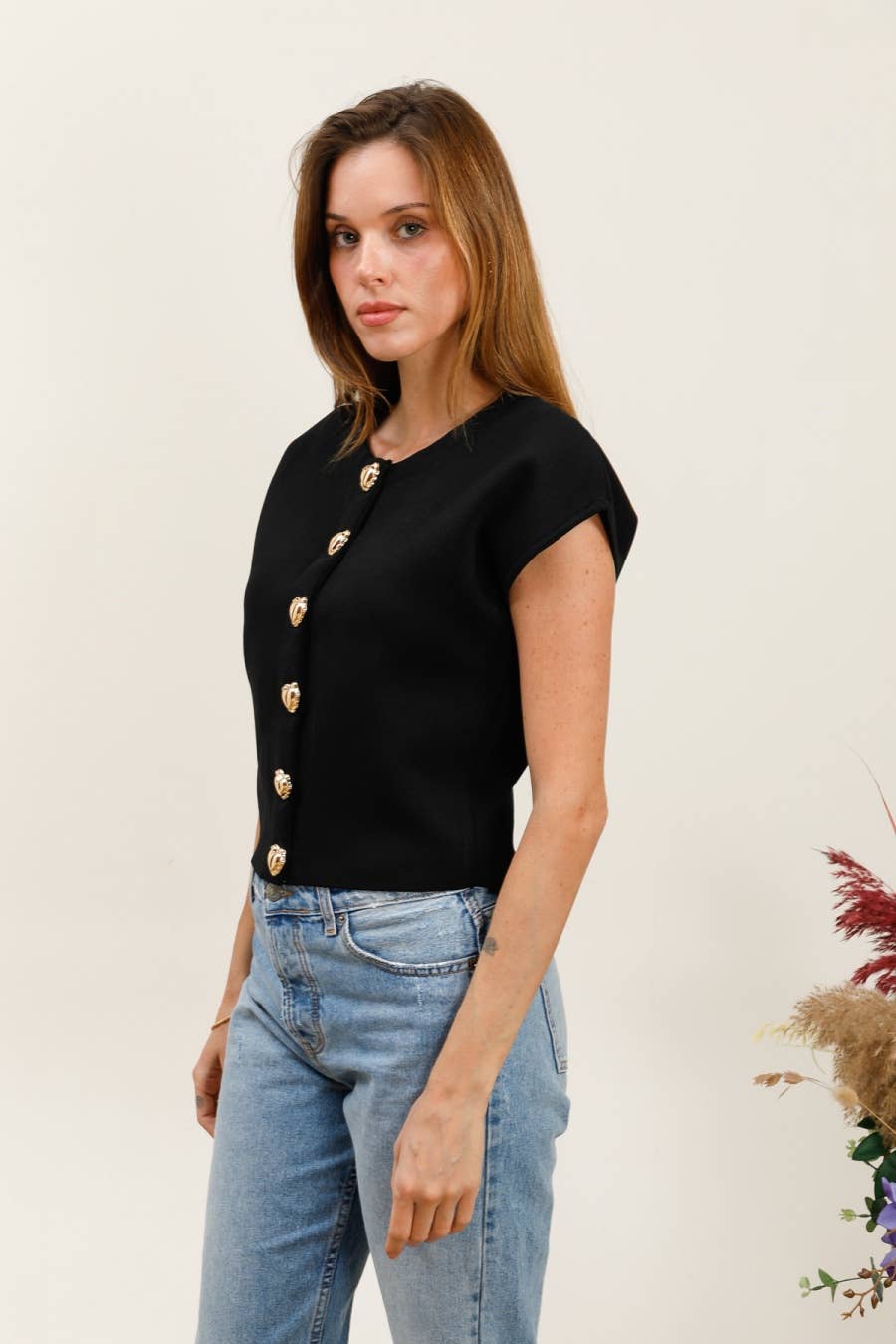 Gilet court maille unie avec détail boutons cœur dorés LZ002