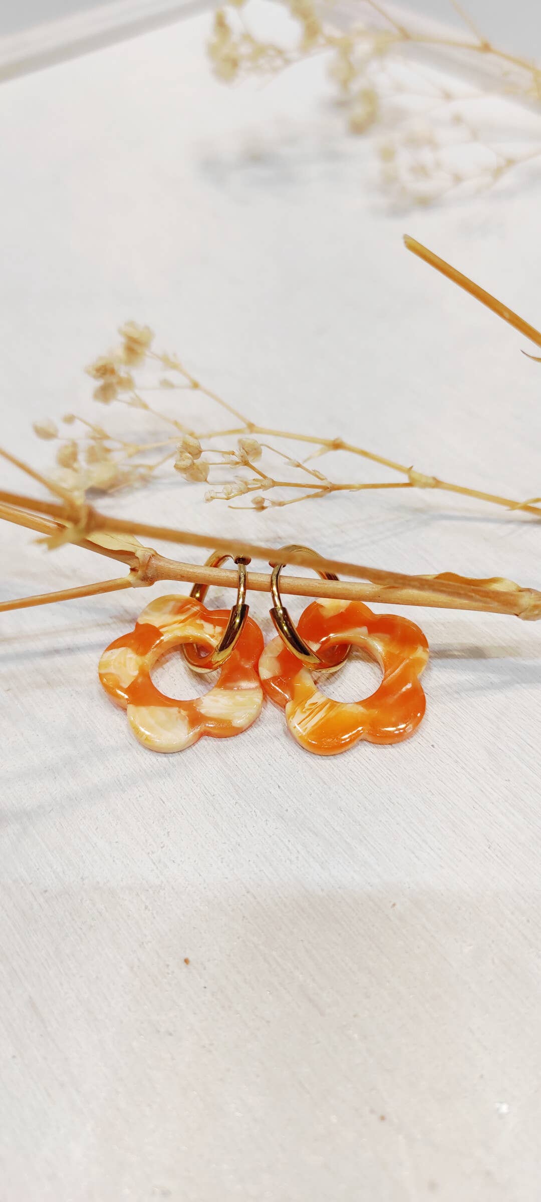 Boucle d'oreille fleur à motifs