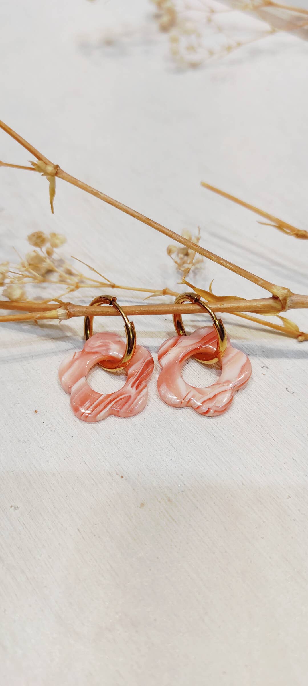 Boucle d'oreille fleur à motifs