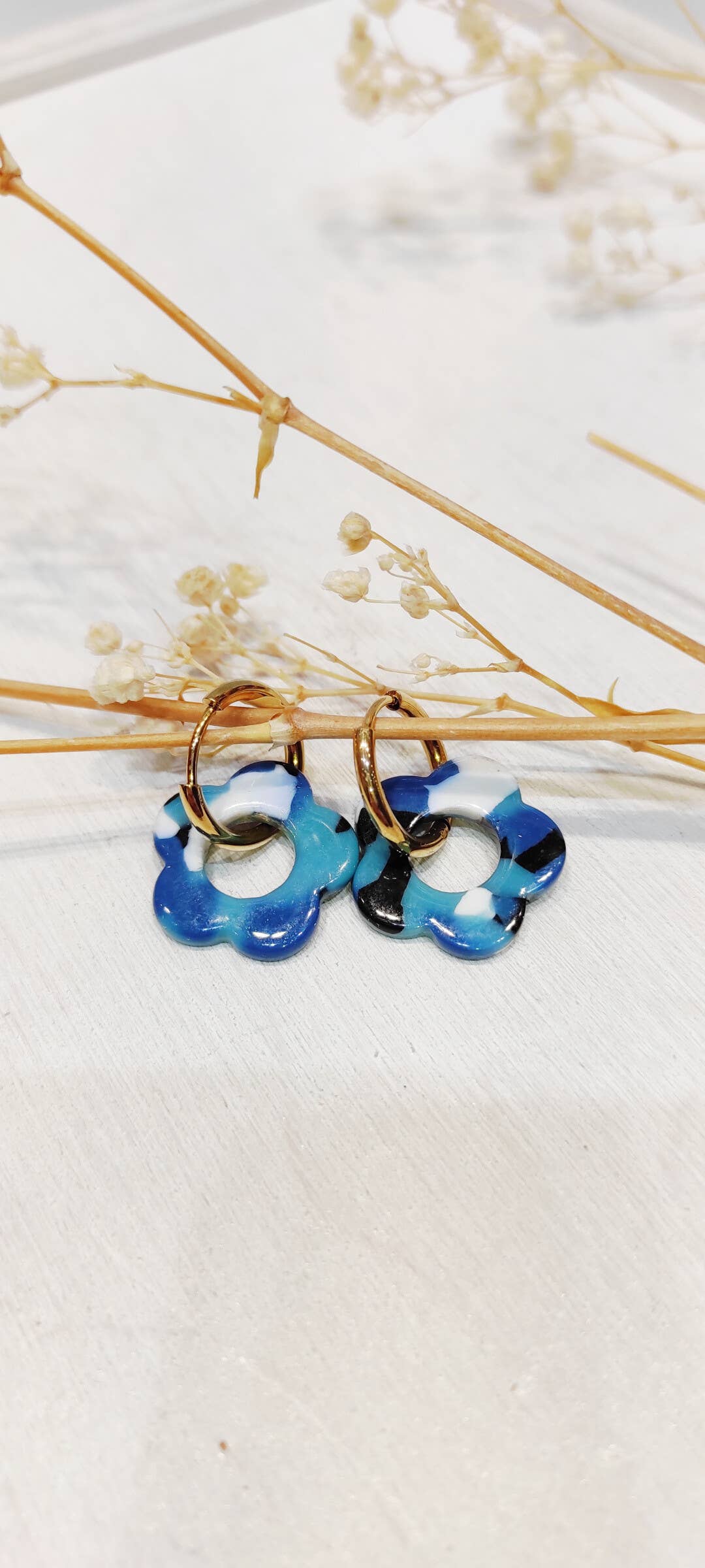 Boucle d'oreille fleur à motifs