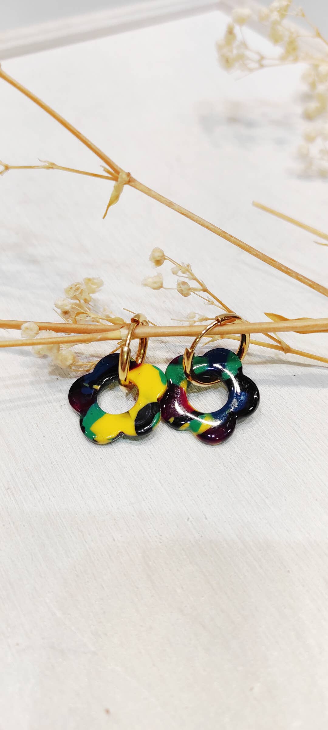 Boucle d'oreille fleur à motifs